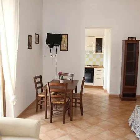 Ampio Mono Con Corte E Vista Mare 아파트