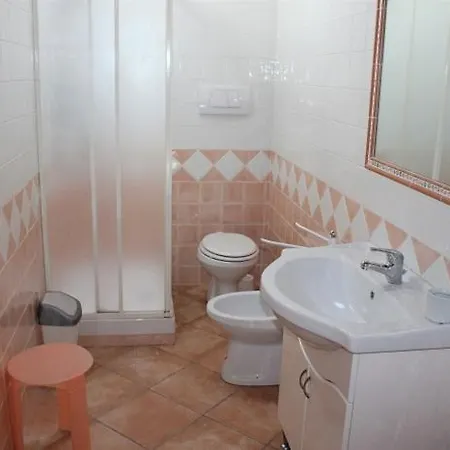 Ampio Mono Con Corte E Vista Mare Сироло